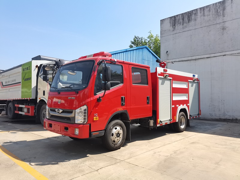 福田H2 3吨水罐消防车