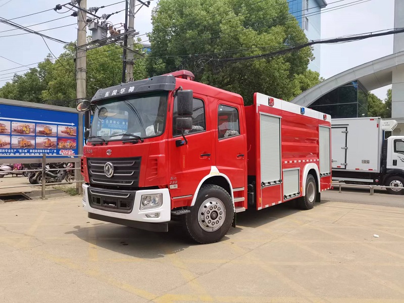 东风华神8吨水罐消防车