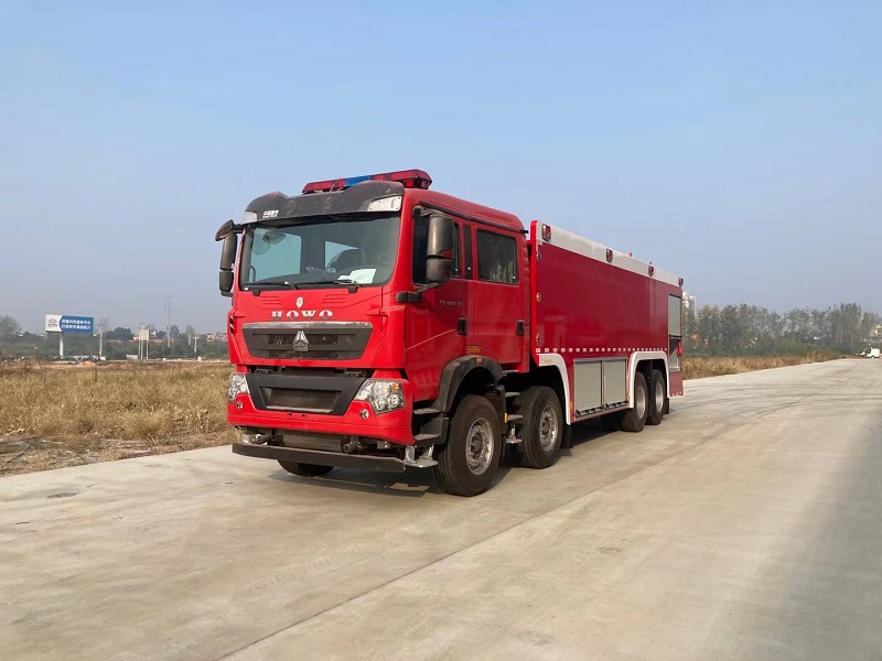 重汽豪沃25吨泡沫消防车