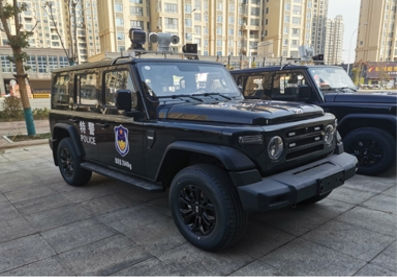 四驱越野运兵车