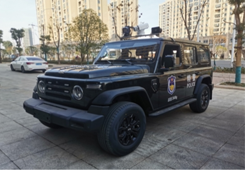四驱越野运兵车