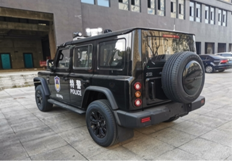 四驱越野运兵车