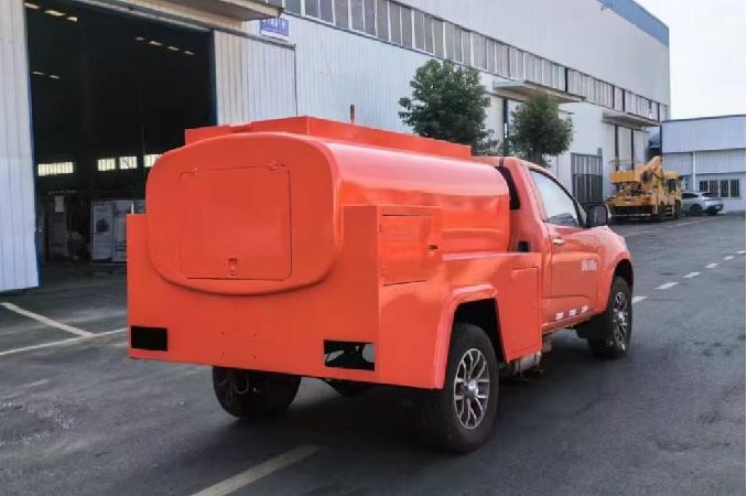 1.35吨四驱森林消防车