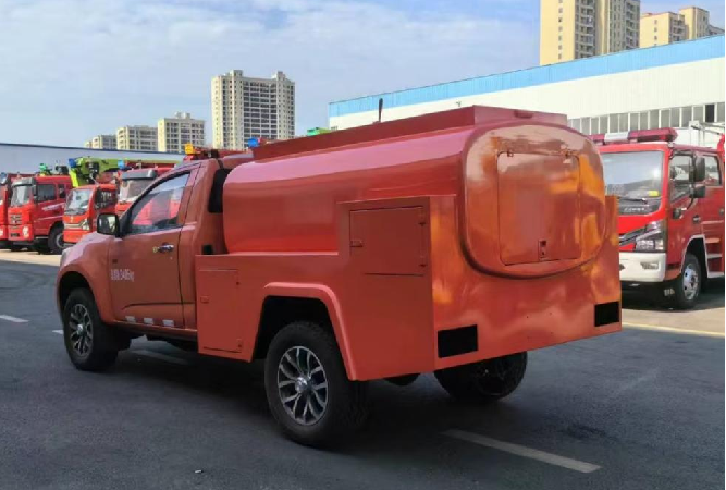 1.35吨四驱森林消防车