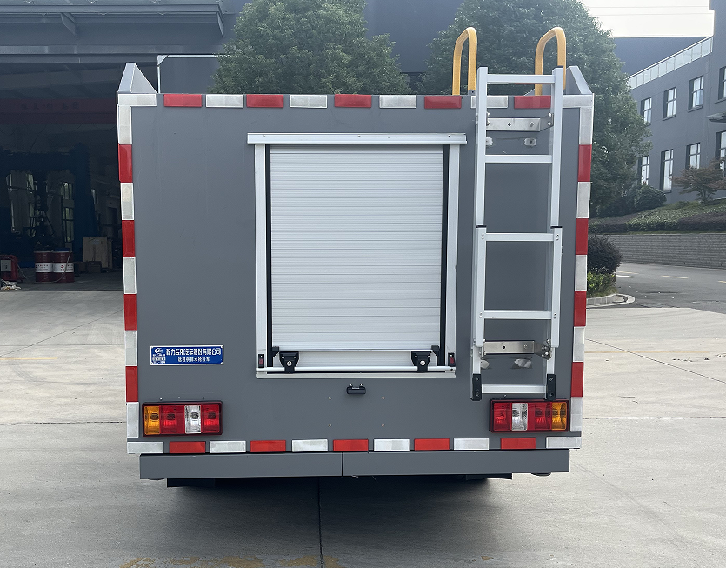 1.5吨四驱森林消防车