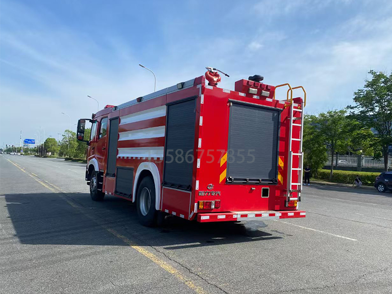 重汽王牌10吨泡沫消防车