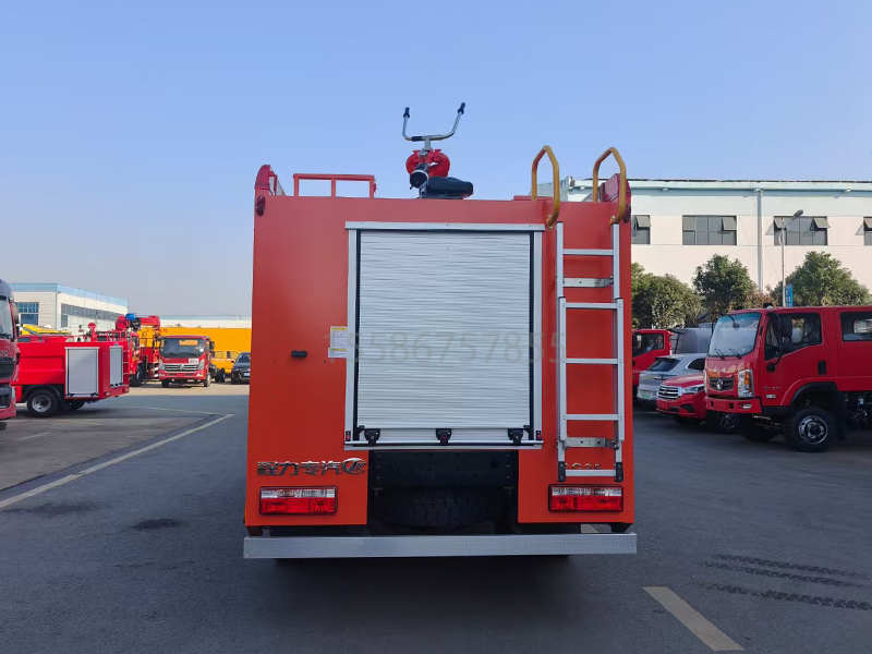 东风四驱3.5吨泡沫消防车