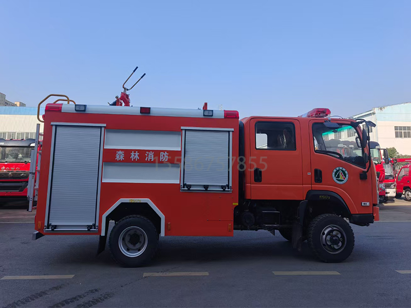 东风四驱3.5吨泡沫消防车