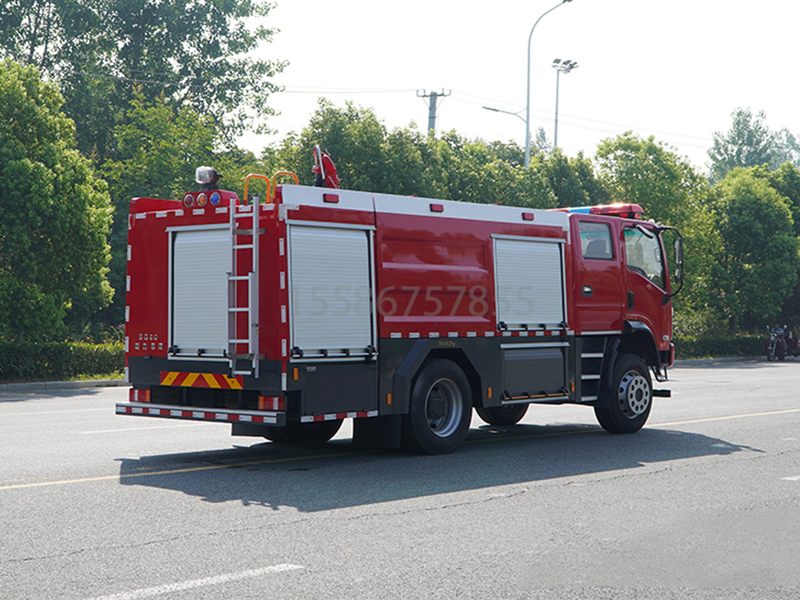 6.3吨四驱泡沫消防车