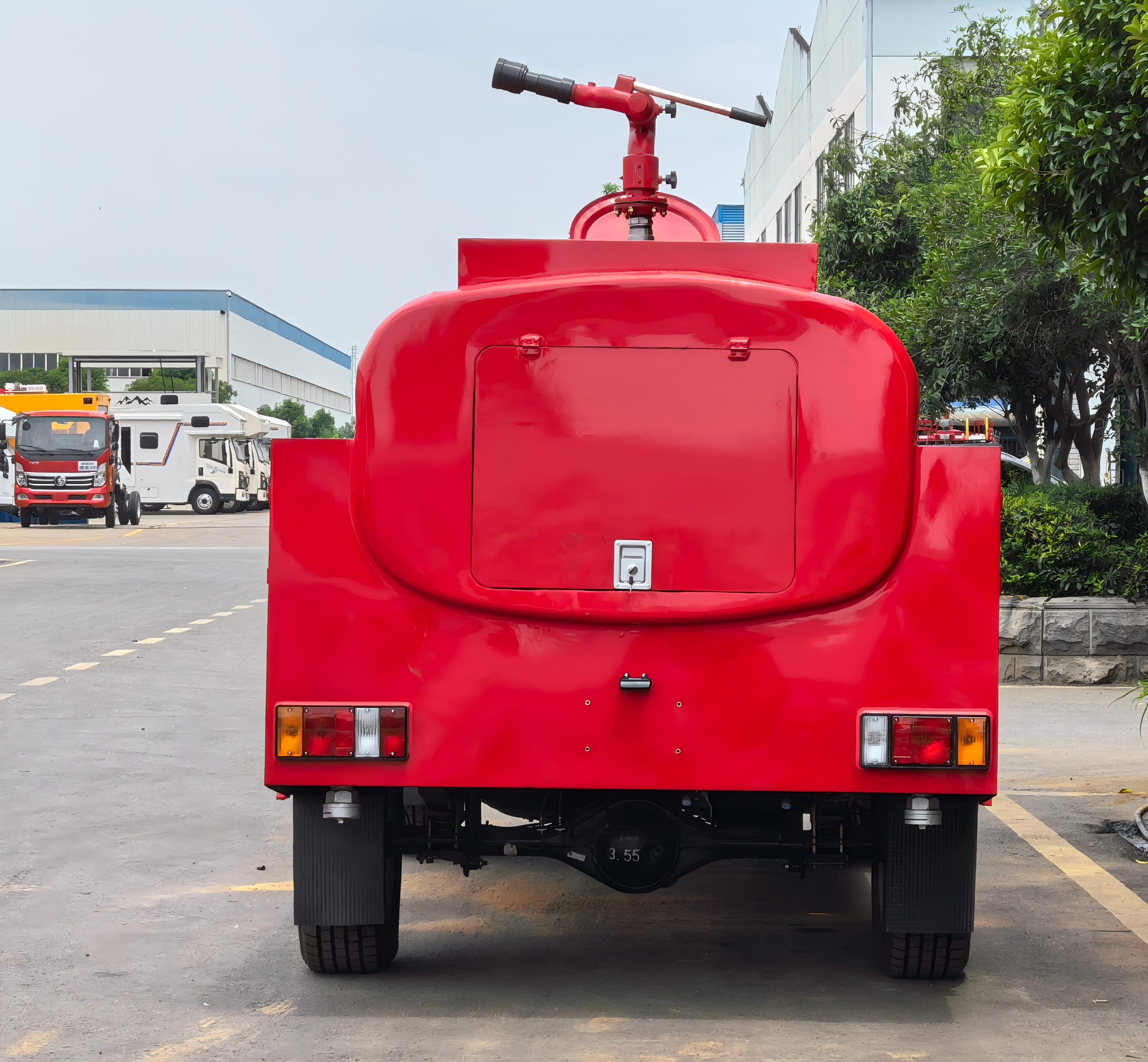 1.7吨四驱森林灭火车